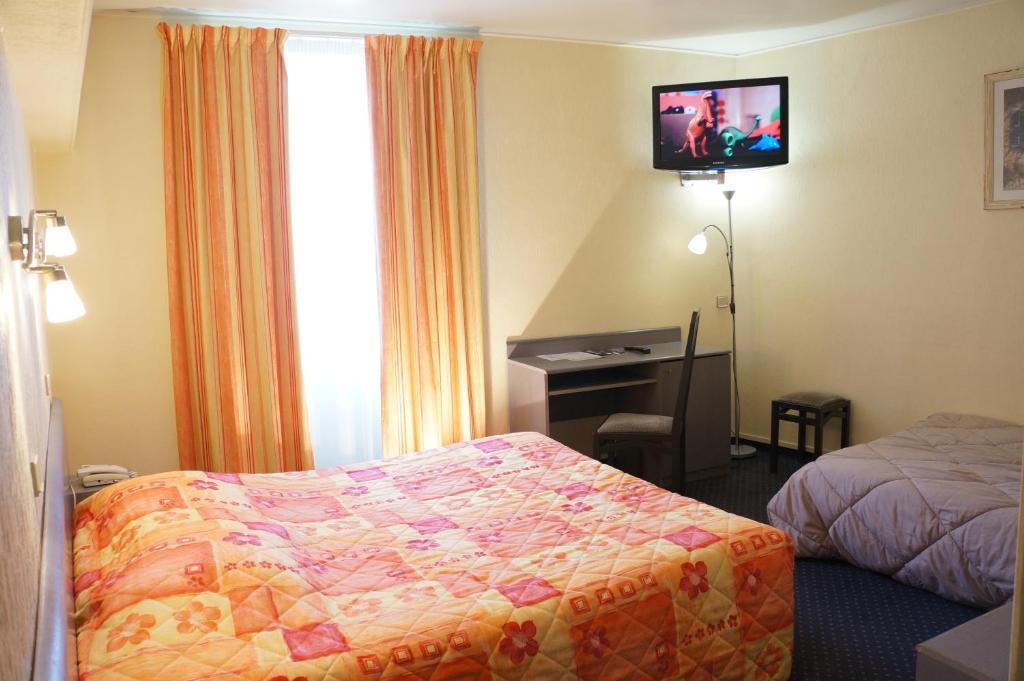 Hotel A La Grace De Dieu Brie-Comte-Robert Eksteriør bilde