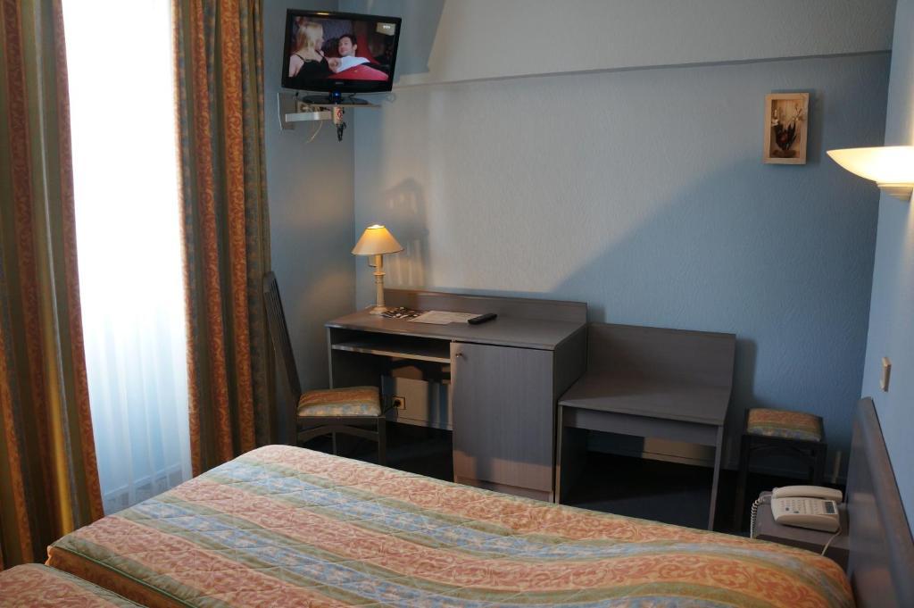 Hotel A La Grace De Dieu Brie-Comte-Robert Eksteriør bilde